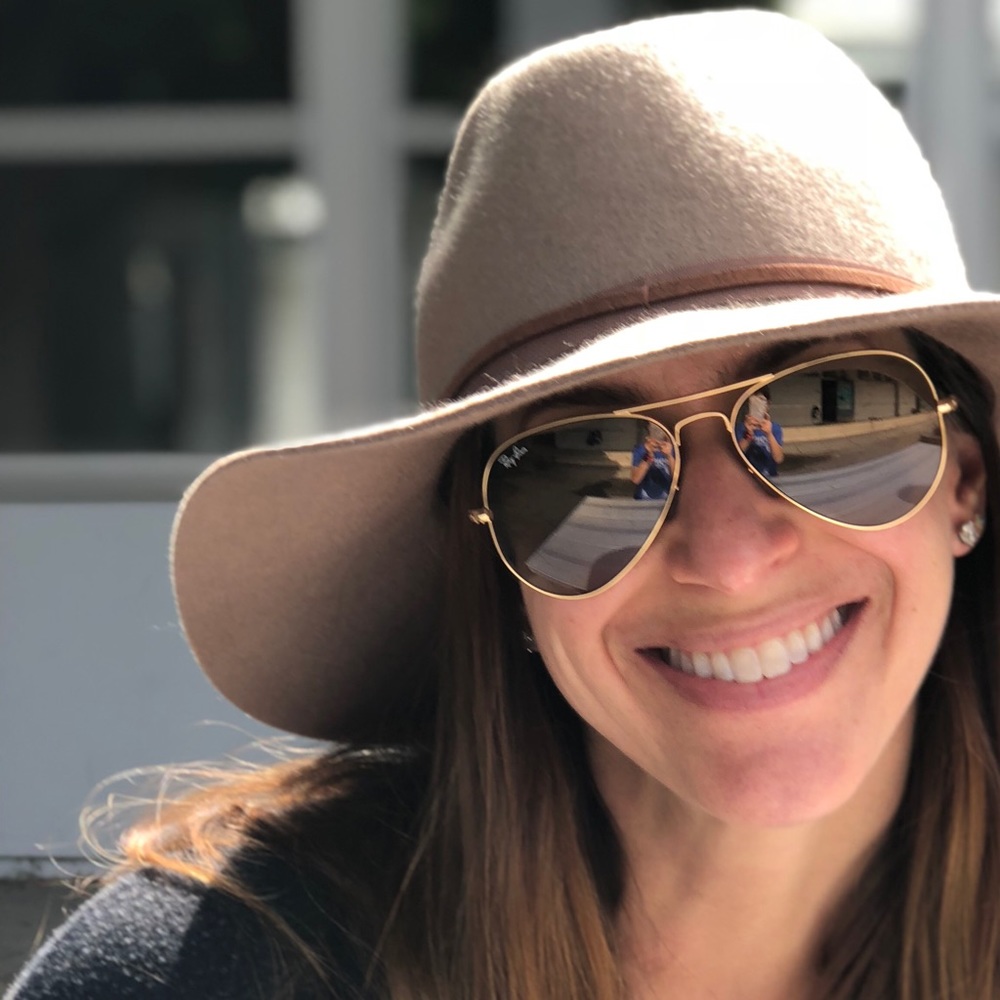 Meet your Posher, Adina